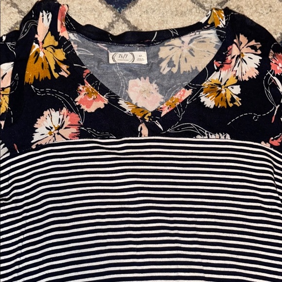 Maurice’s 24/7 top - Picture 2 of 3